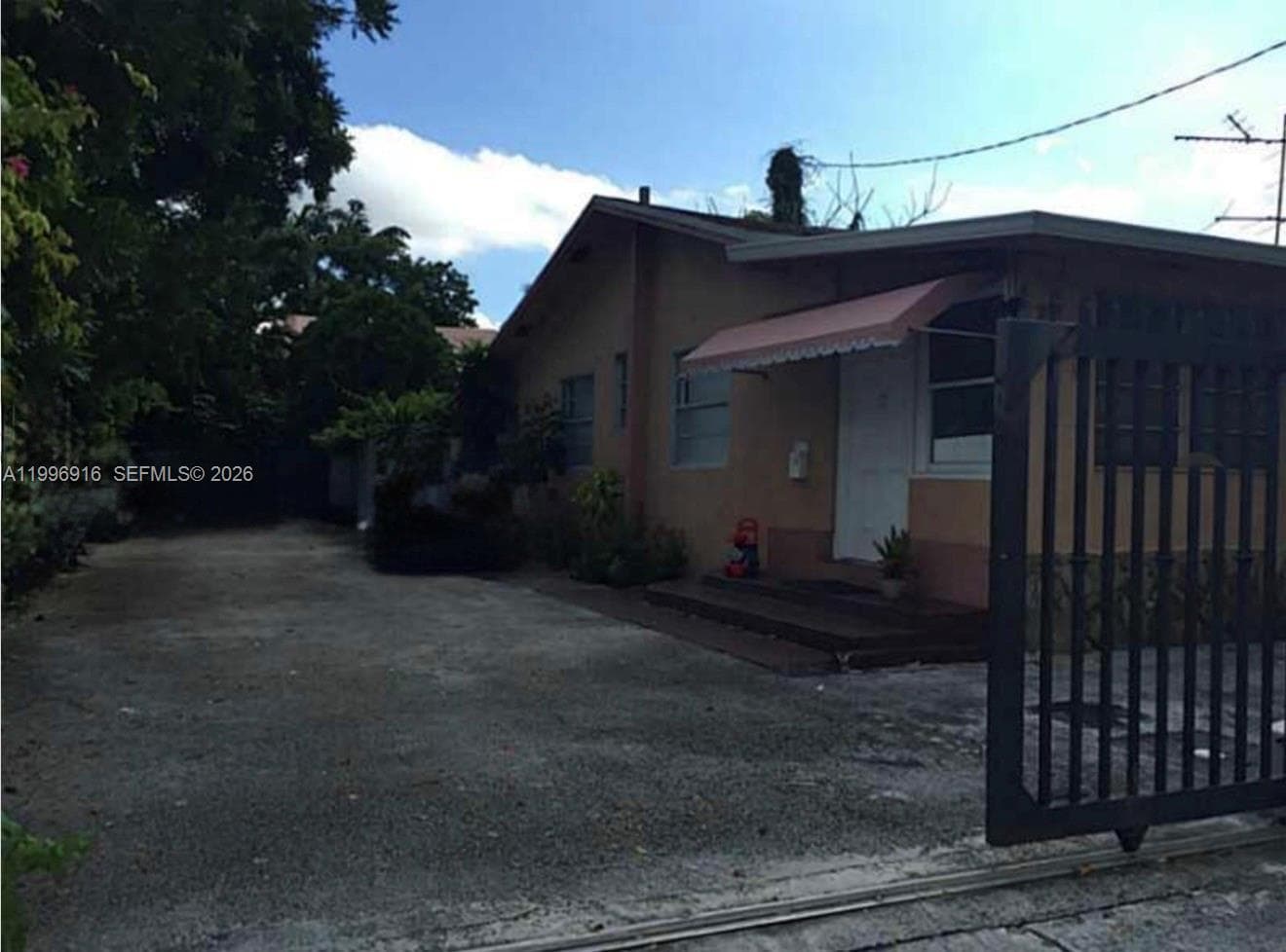 2528 SW 16th St, Miami FL 33145 — 2