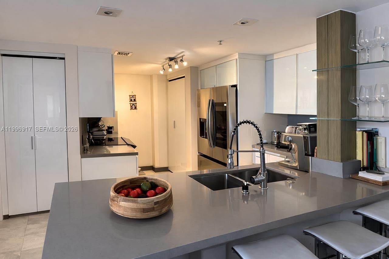 701 Brickell Key Blvd # 1611, Miami FL 33131 — 1