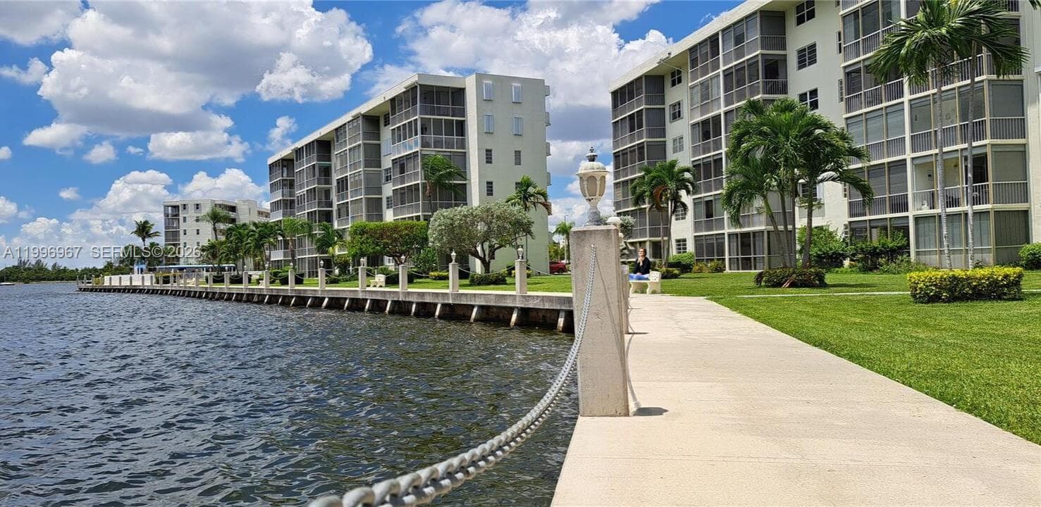 3030 Marcos Dr # T302, Aventura FL 33160 — 43