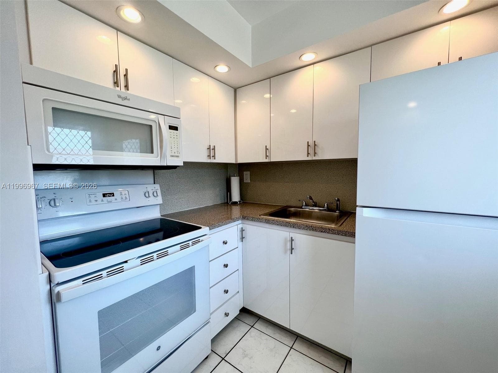 3030 Marcos Dr # T302, Aventura FL 33160 — 12
