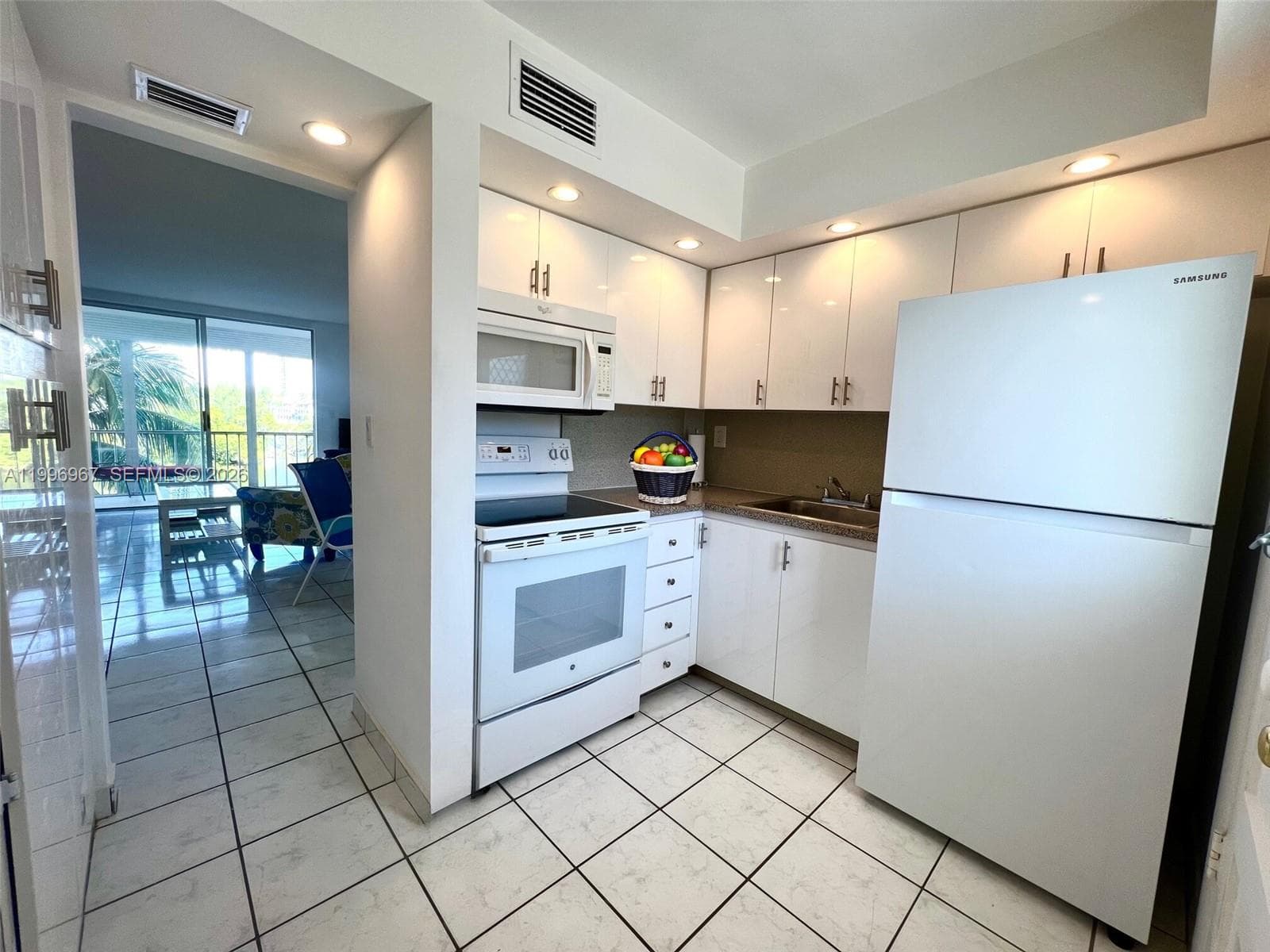 3030 Marcos Dr # T302, Aventura FL 33160 — 14