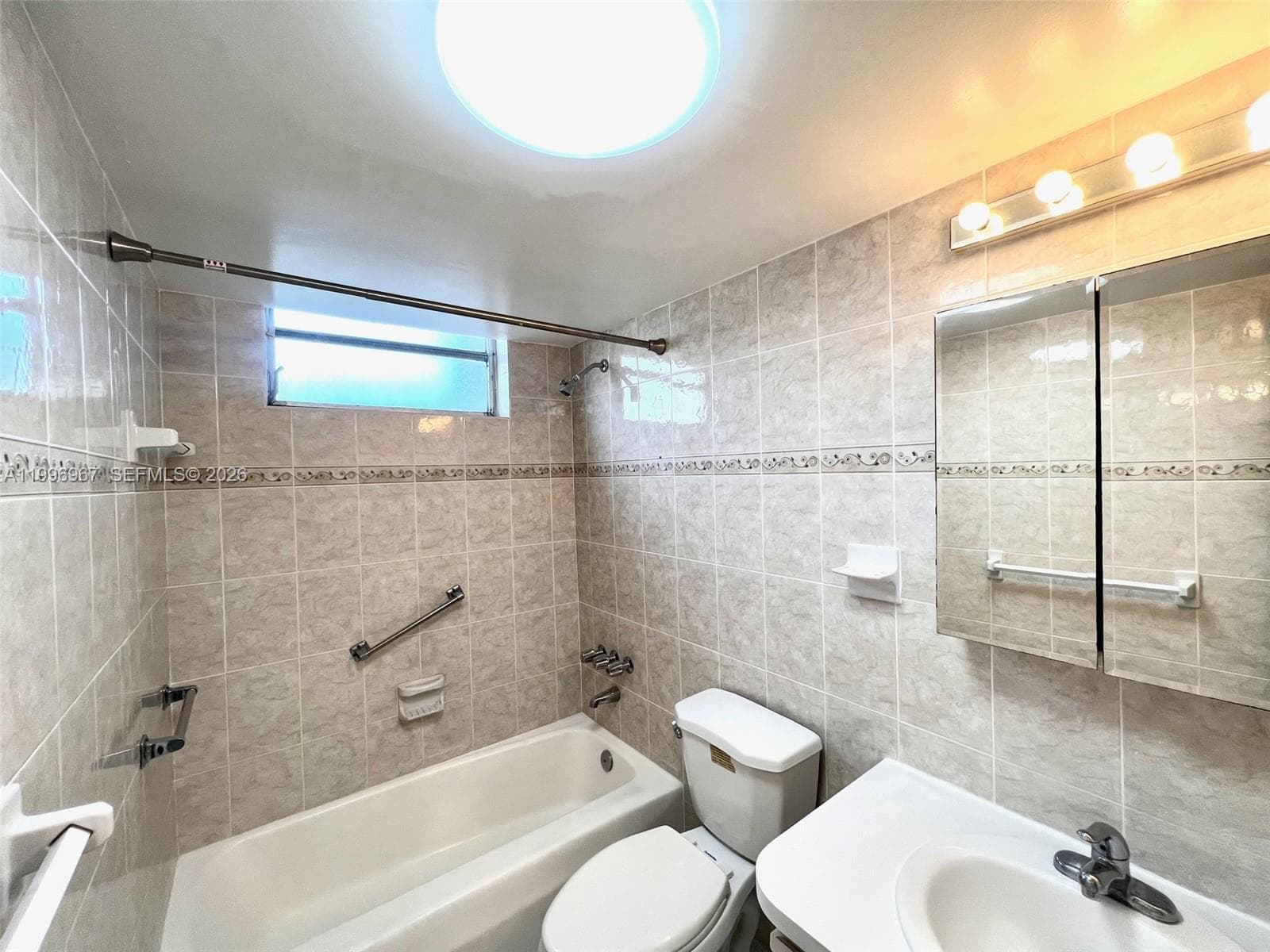 3030 Marcos Dr # T302, Aventura FL 33160 — 19