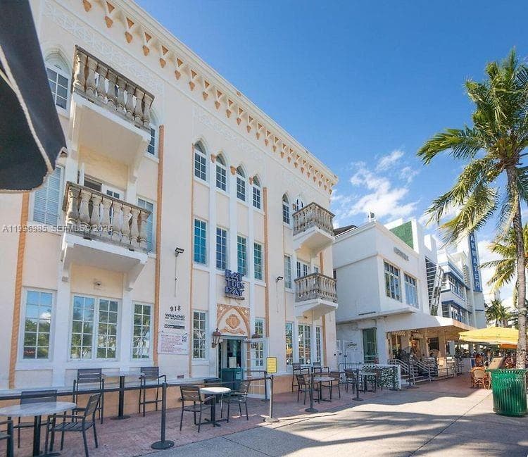 918 Ocean Dr # 202, Miami Beach FL 33139 — 2