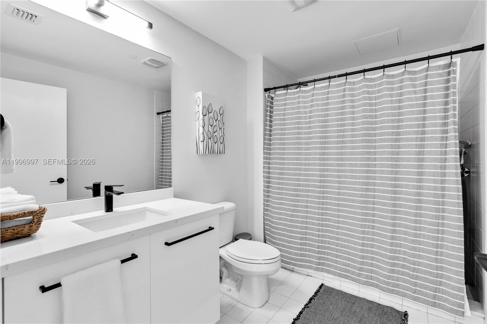 888 Biscayne Boulevard # 812, Miami FL 33132 — 23