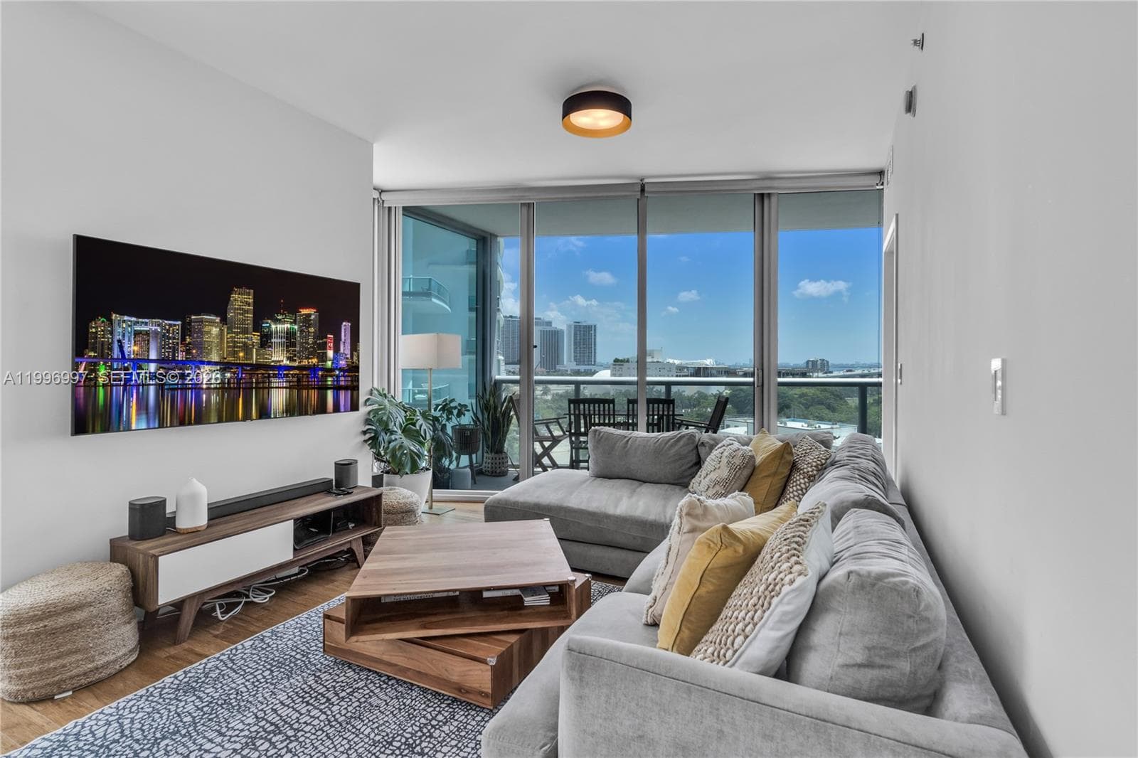 888 Biscayne Boulevard # 812, Miami FL 33132 — 2