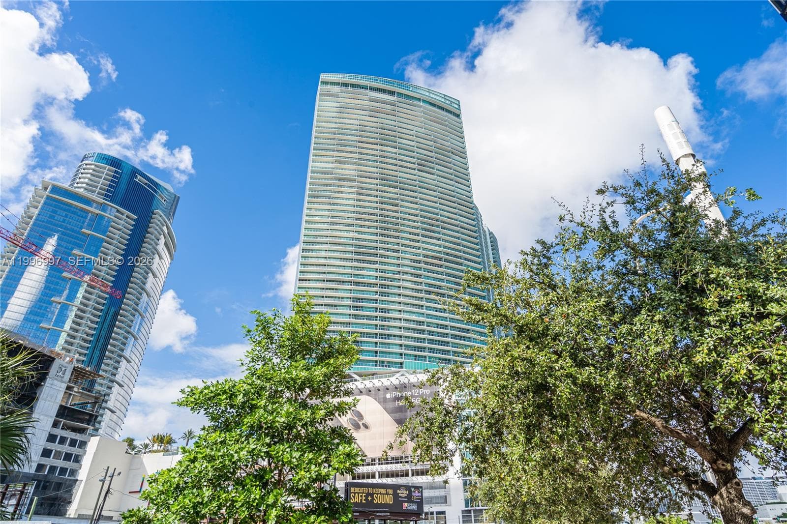 888 Biscayne Boulevard # 812, Miami FL 33132 — 32