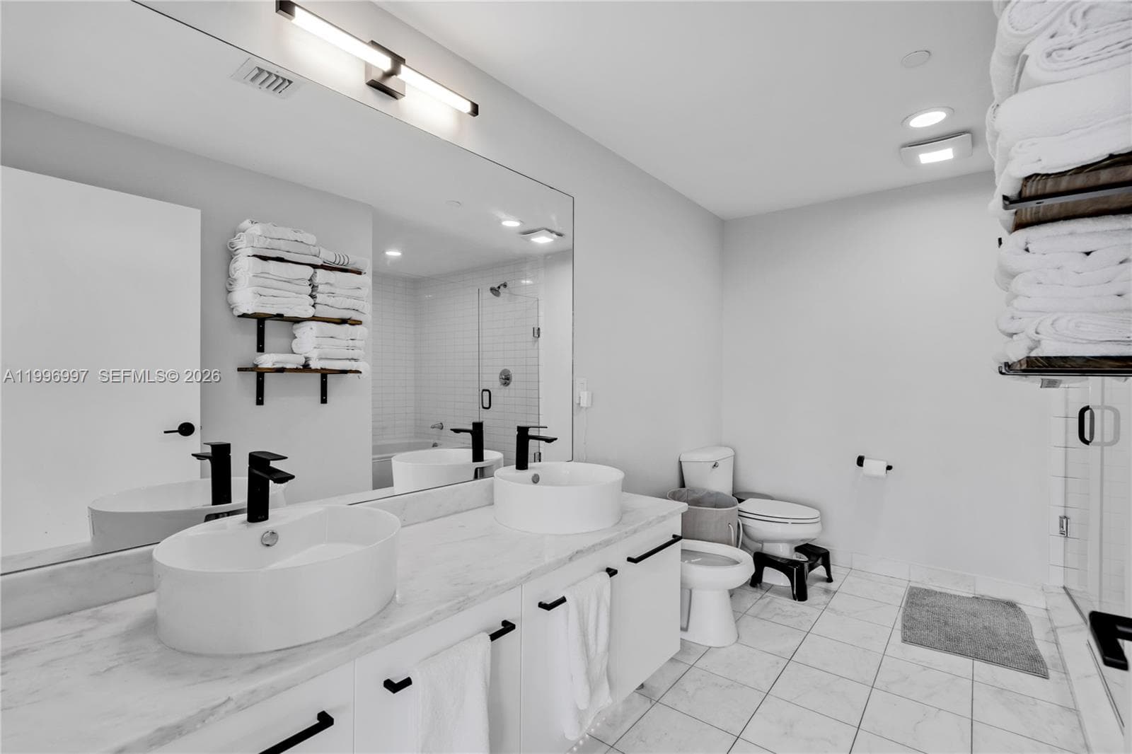 888 Biscayne Boulevard # 812, Miami FL 33132 — 14