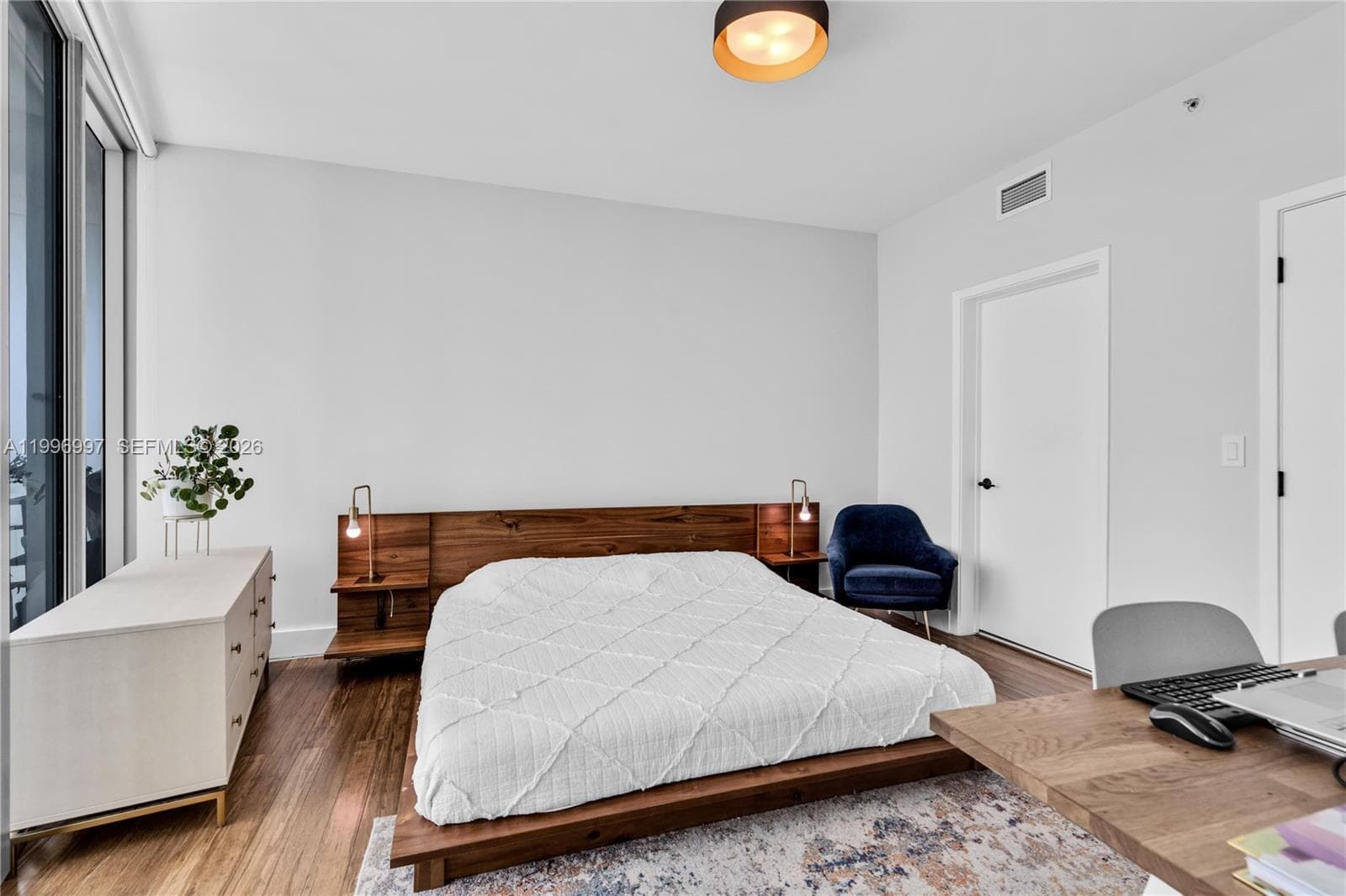 888 Biscayne Boulevard # 812, Miami FL 33132 — 11