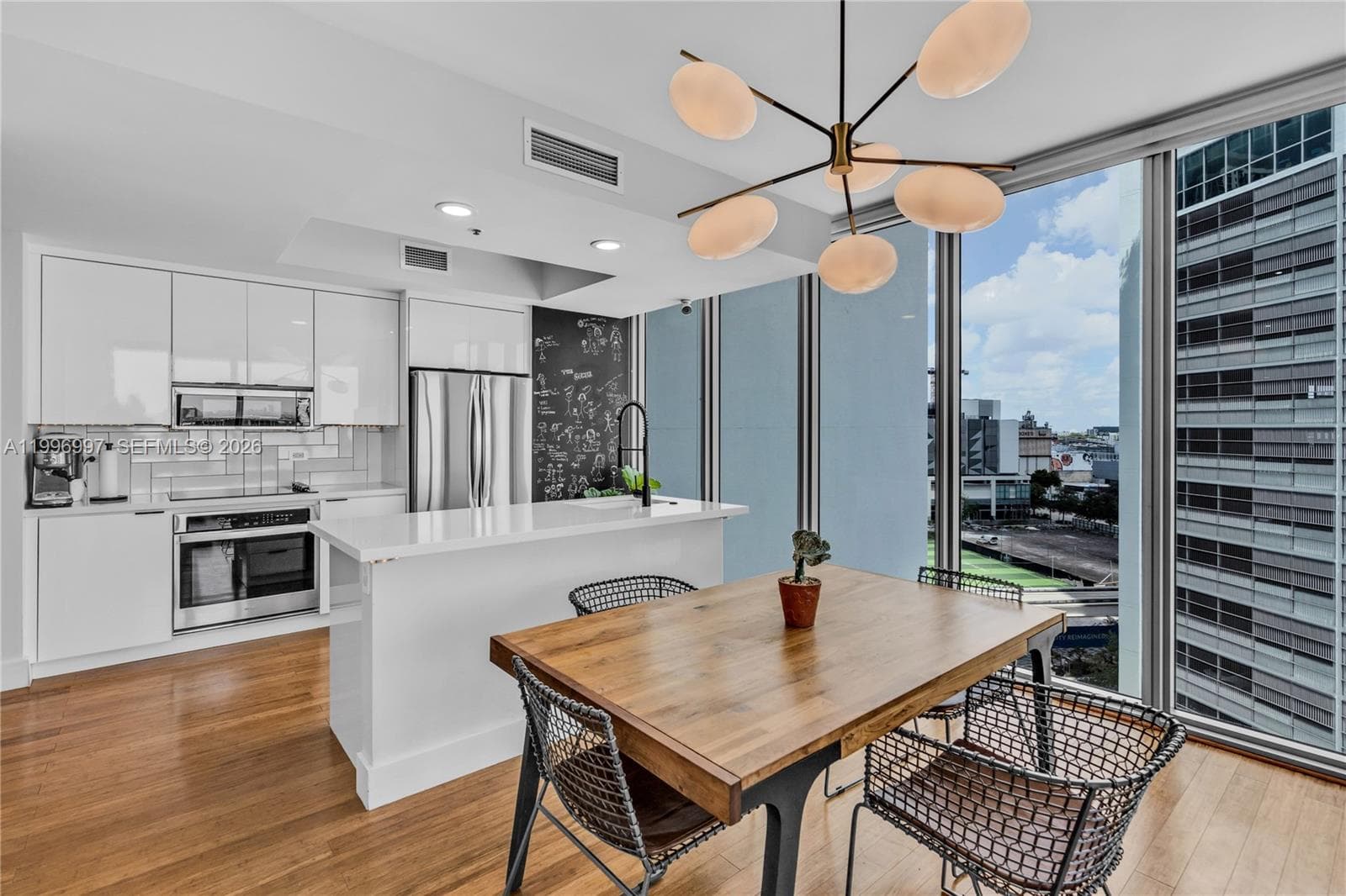 888 Biscayne Boulevard # 812, Miami FL 33132 — 8
