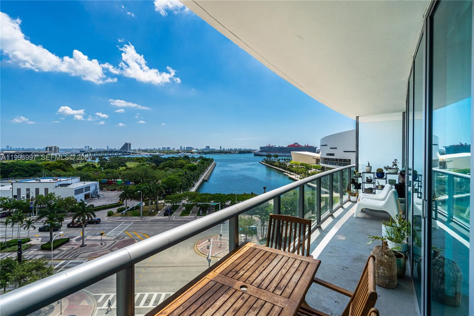 888 Biscayne Boulevard # 812, Miami FL 33132 — 25