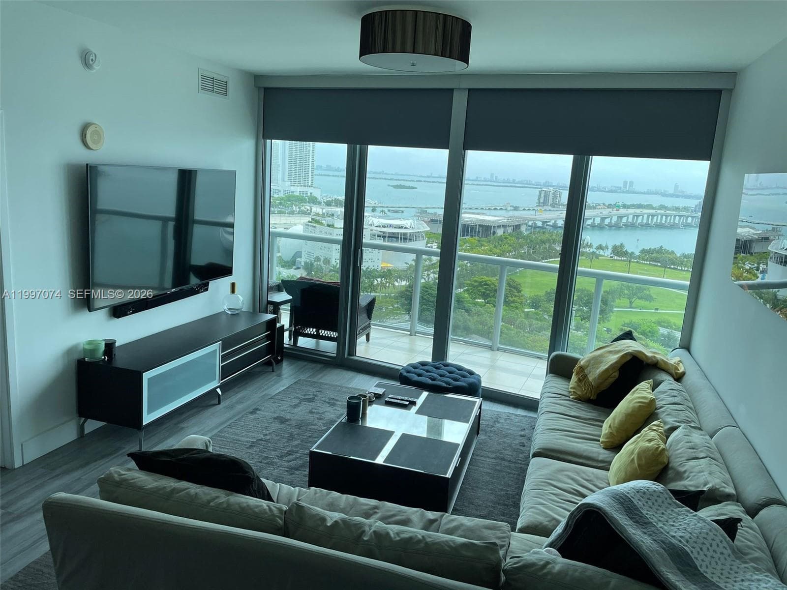 888 Biscayne Blvd # 1810, Miami FL 33132 — 16