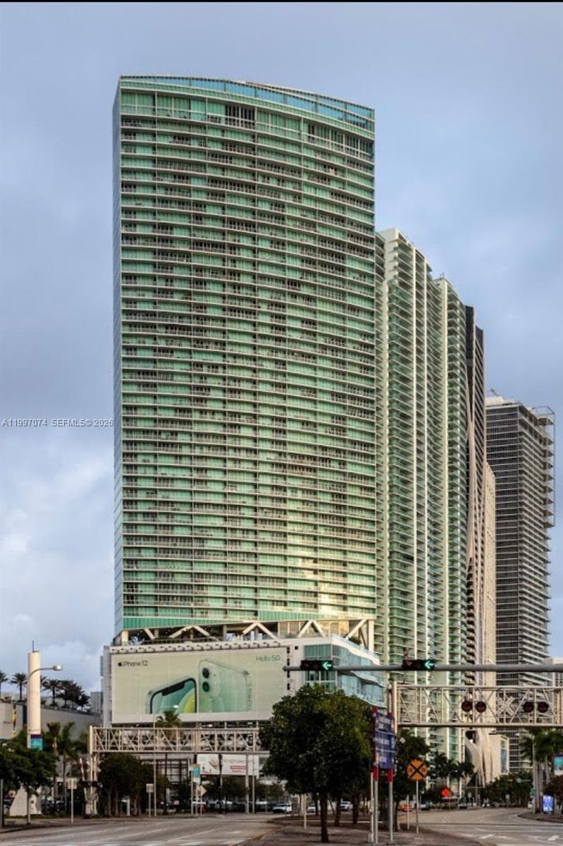 888 Biscayne Blvd # 1810, Miami FL 33132 — 3