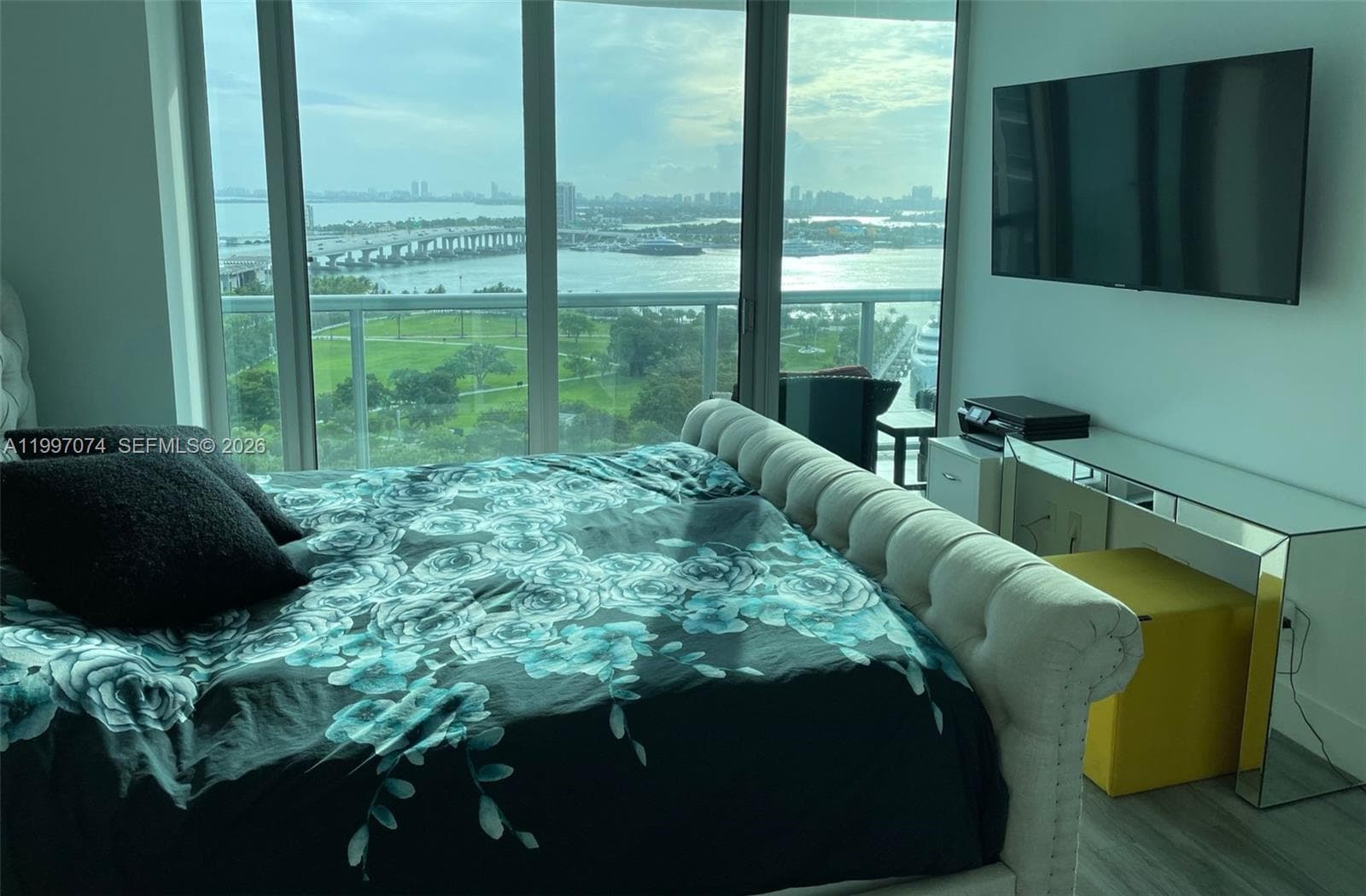 888 Biscayne Blvd # 1810, Miami FL 33132 — 1