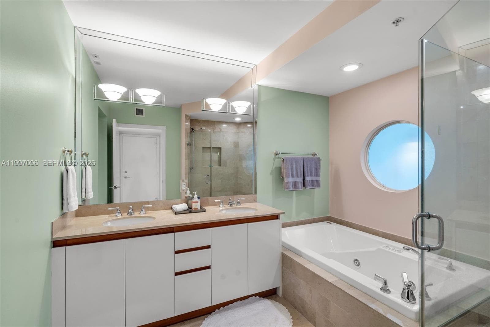 1500 Ocean Dr # 05, Miami Beach FL 33139 — 24