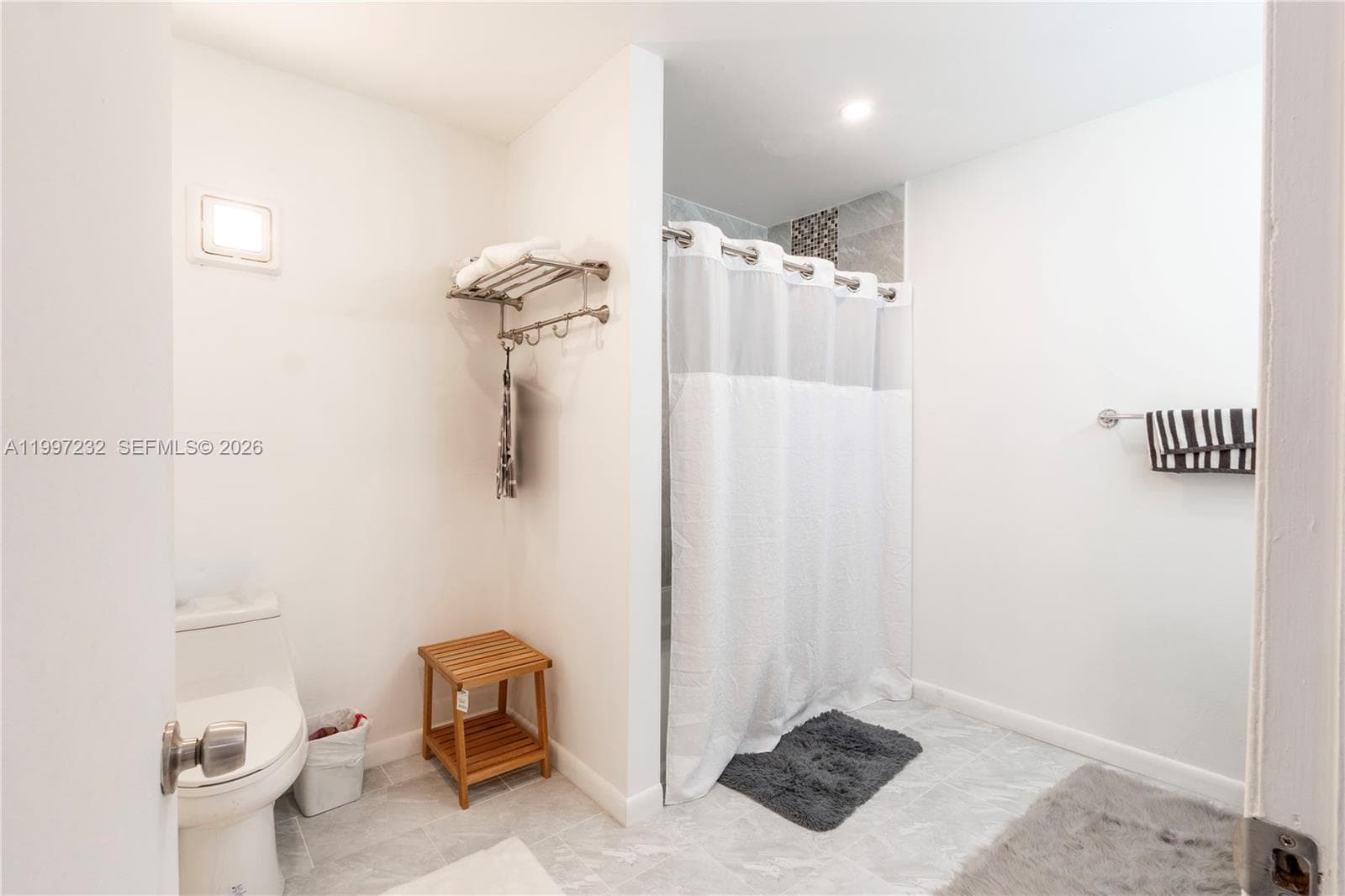 6724 SW 114th Pl, Miami FL 33173 — 20