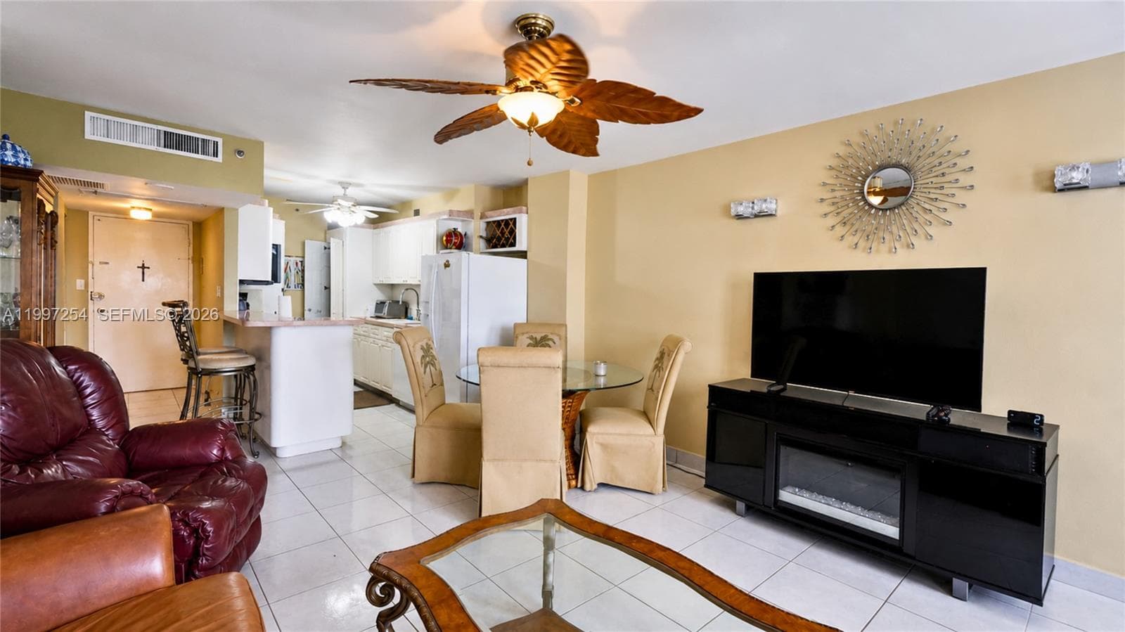 100 Lincoln Rd # 422, Miami Beach FL 33139 — 1