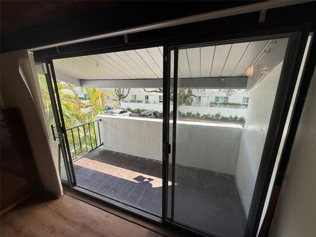 19428 NE 26th Avenue # 103b, Miami FL 33180 — 23
