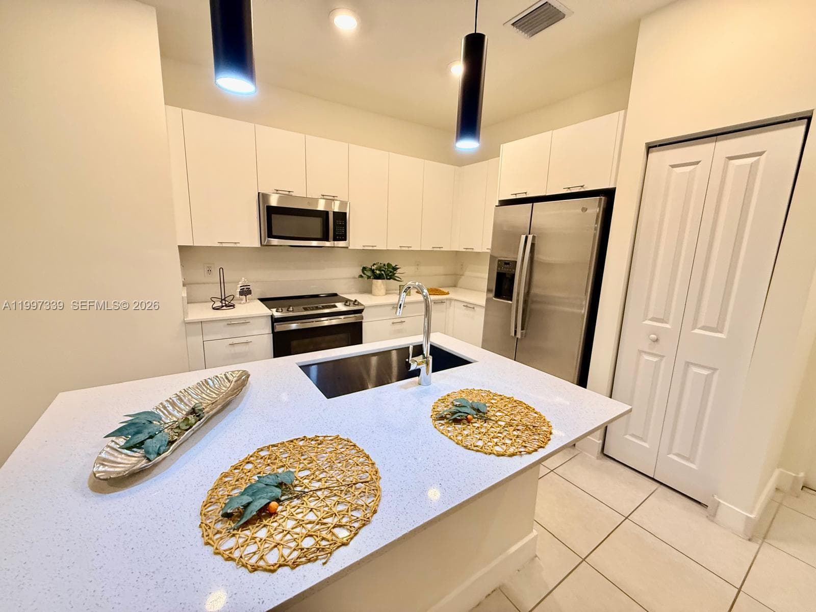 8001 NW 41st St # 305, Doral FL 33166 — 2