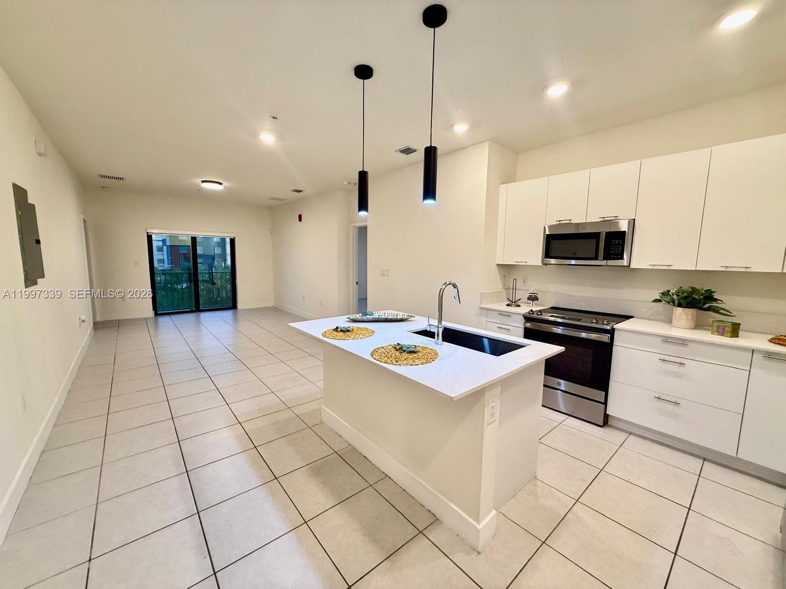8001 NW 41st St # 305, Doral FL 33166 — 6