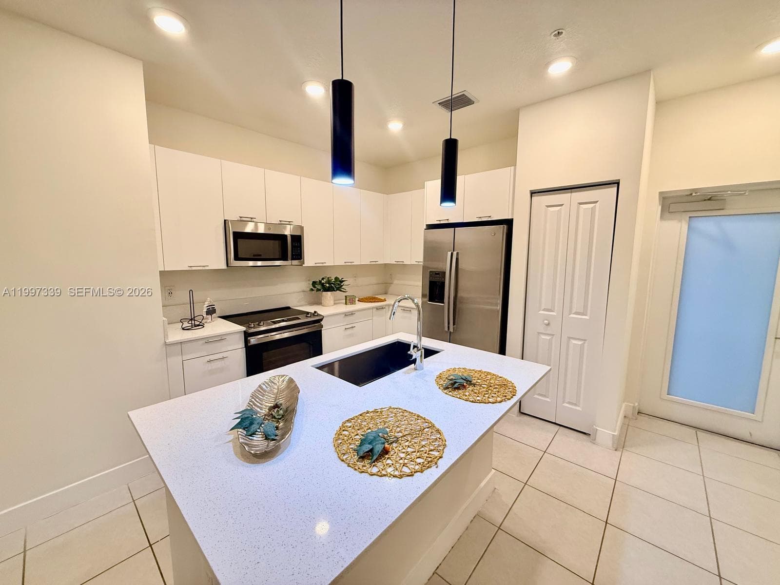 8001 NW 41st St # 305, Doral FL 33166 — 1