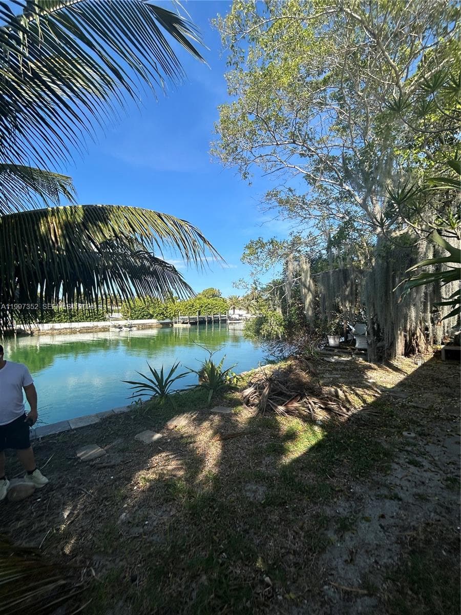 1795 Calais Dr # 4, Miami Beach FL 33141 — 2