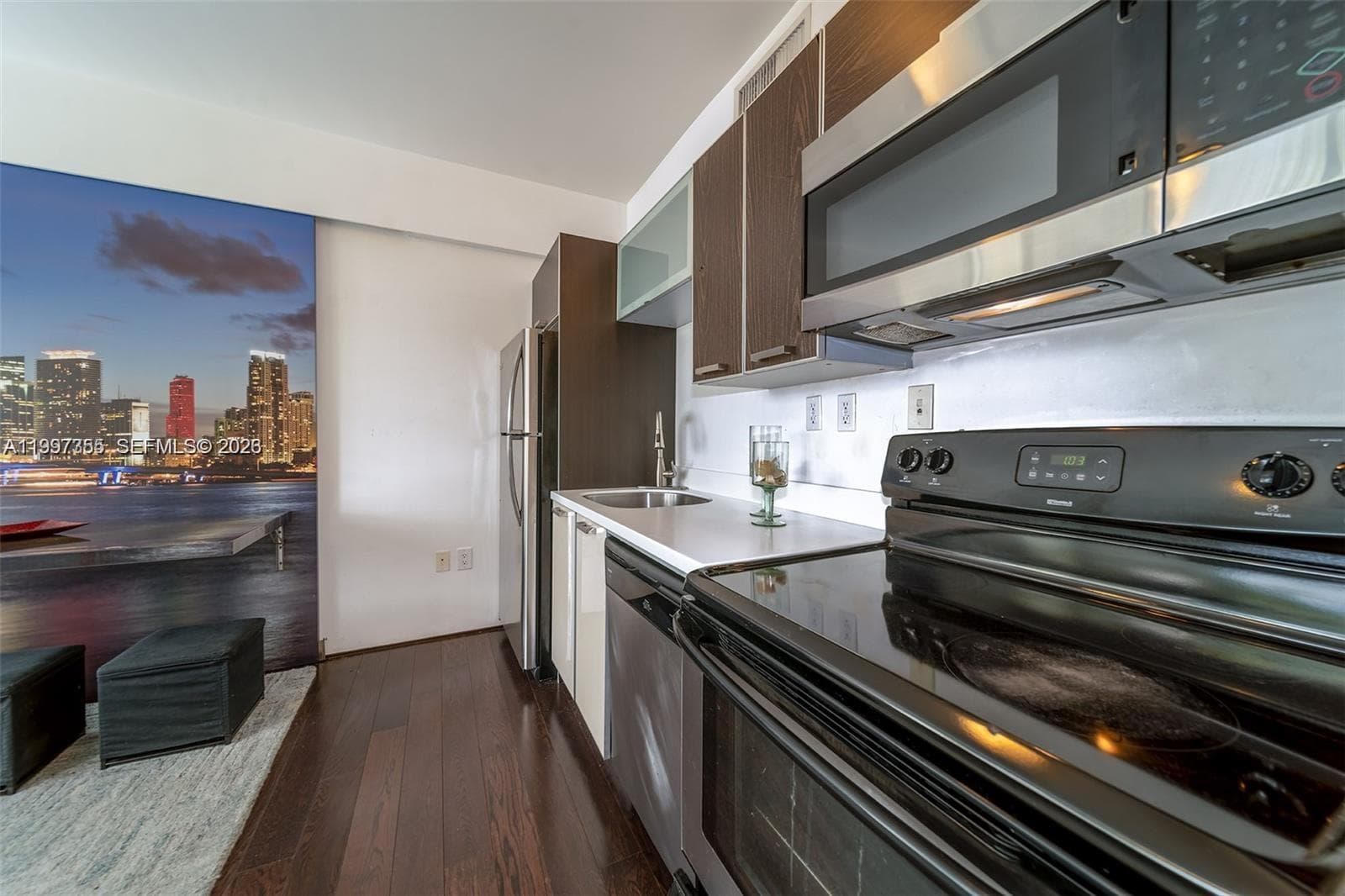 601 11th St # 206, Miami Beach FL 33139 — 4