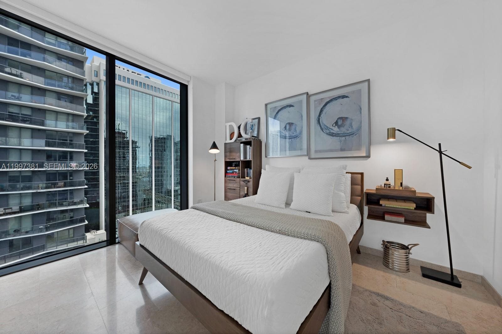 88 SW 7th St # 1401, Miami FL 33130 — 17