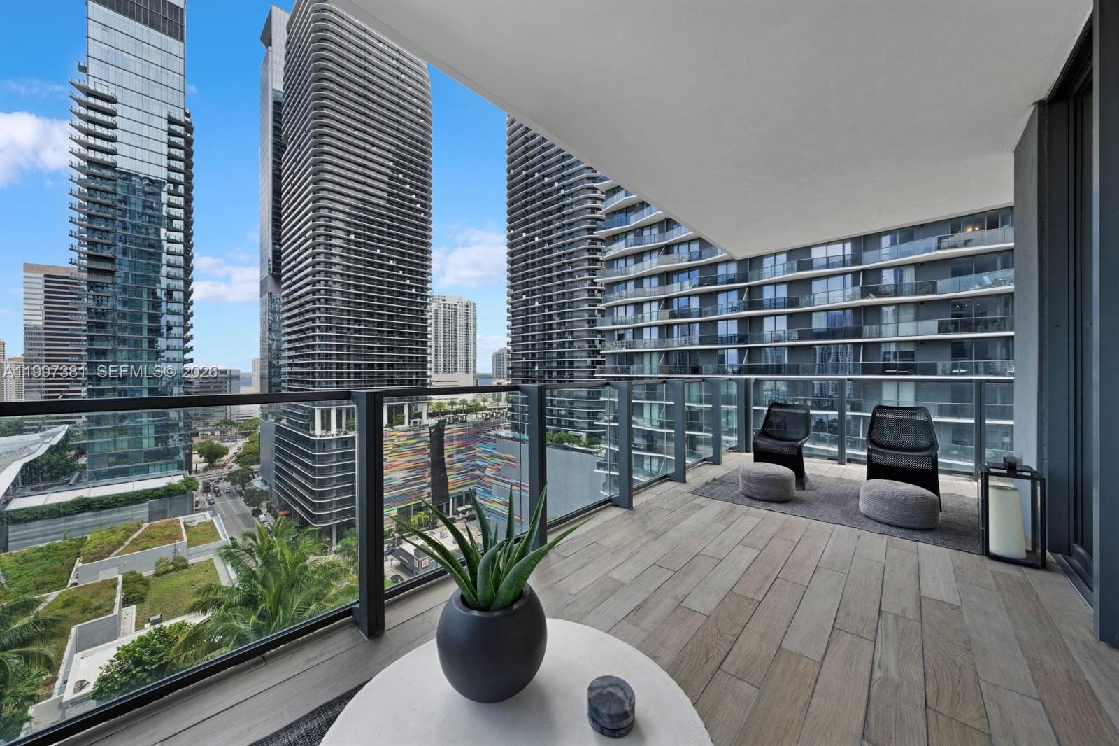 88 SW 7th St # 1401, Miami FL 33130 — 25