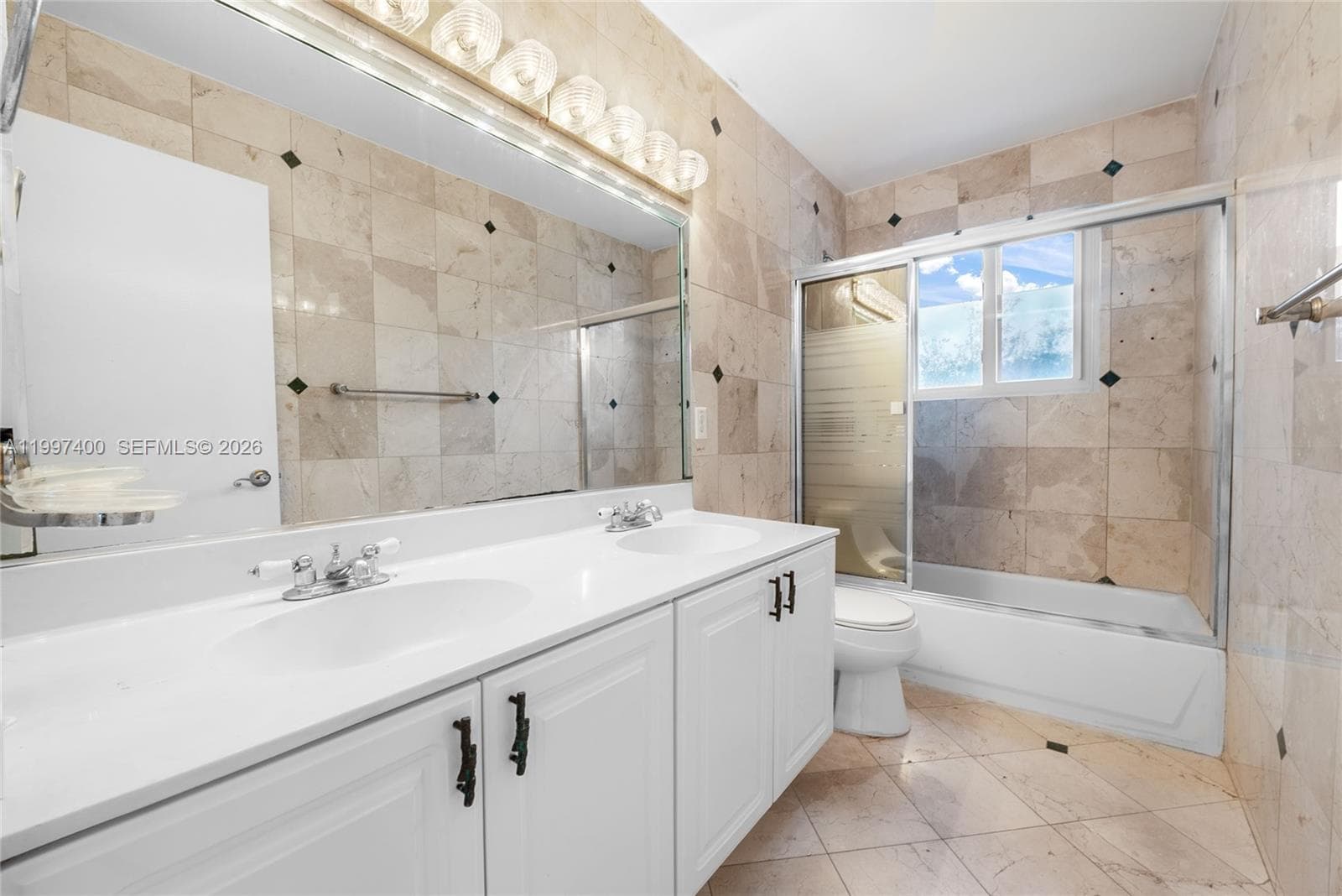 8724 NW 189th Ter, Hialeah FL 33018 — 20