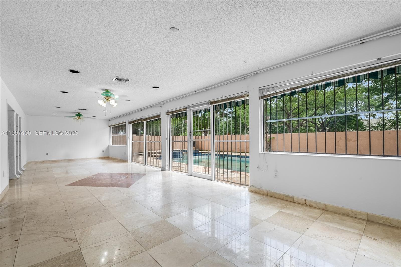 8724 NW 189th Ter, Hialeah FL 33018 — 9