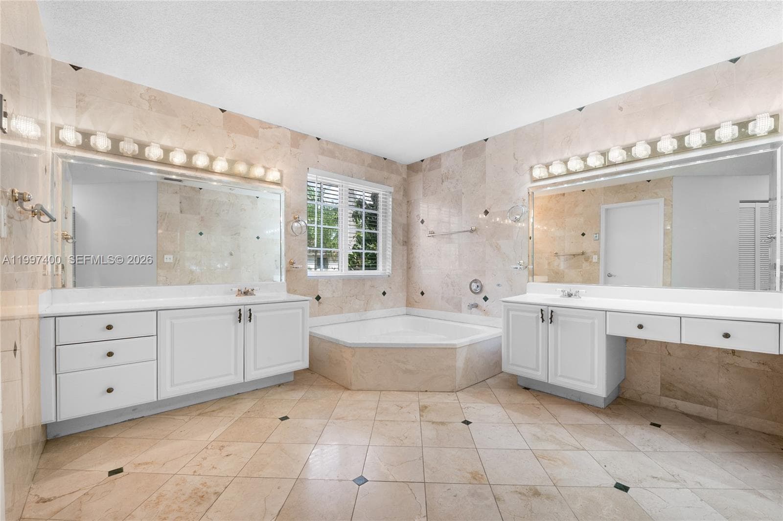 8724 NW 189th Ter, Hialeah FL 33018 — 14