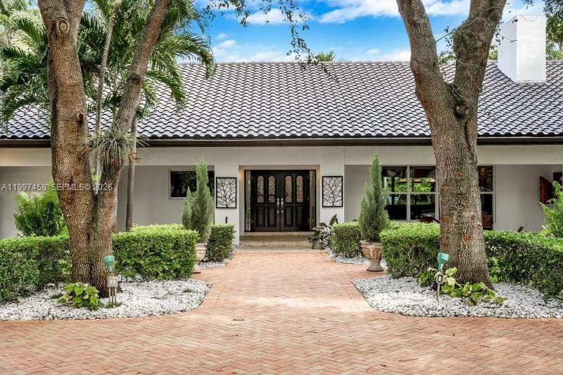 7405 SW 79th Ct, Miami FL 33143 — 2
