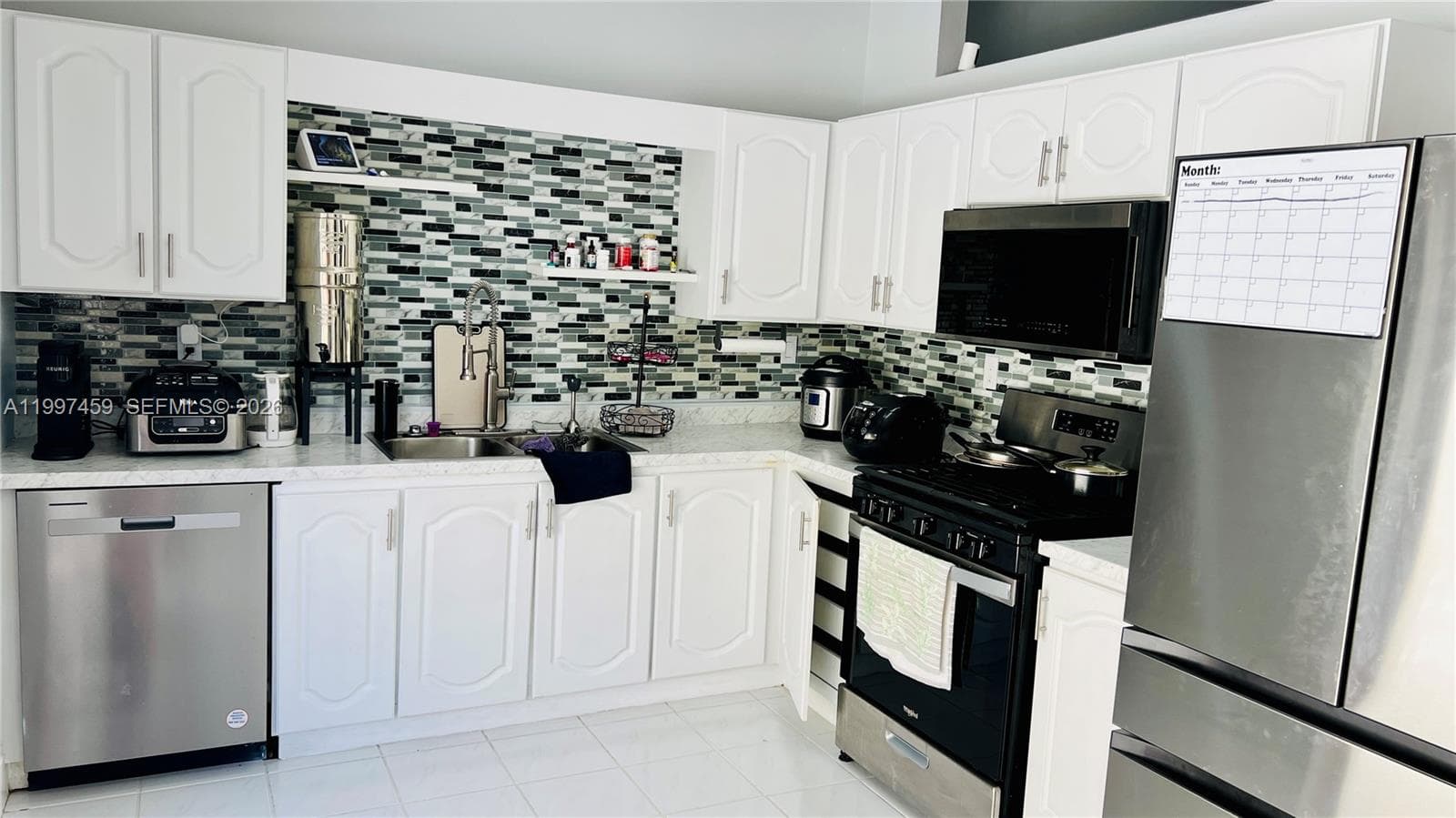 18901 NW 77th Ct, Hialeah FL 33015 — 14