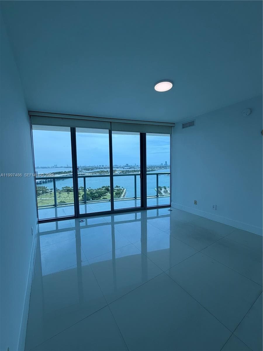 888 Biscayne Blvd # 2709, Miami FL 33132 — 6