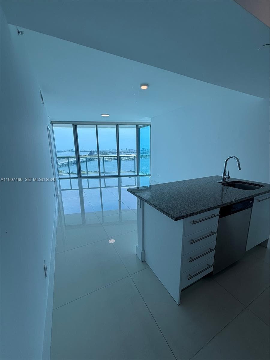 888 Biscayne Blvd # 2709, Miami FL 33132 — 3