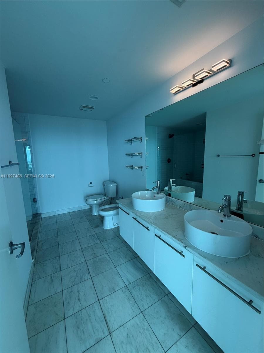 888 Biscayne Blvd # 2709, Miami FL 33132 — 10