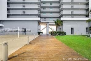 888 Biscayne Blvd # 2709, Miami FL 33132 — 18
