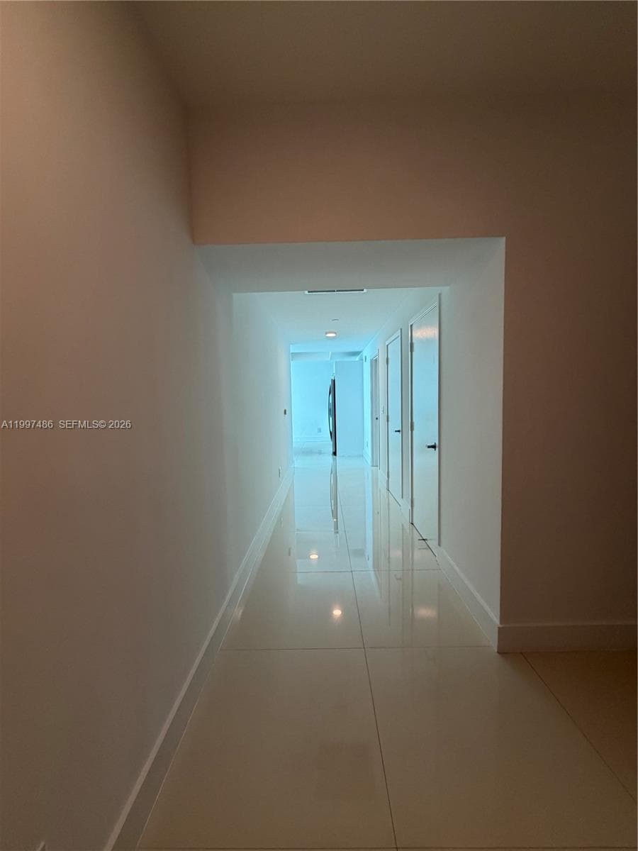 888 Biscayne Blvd # 2709, Miami FL 33132 — 31