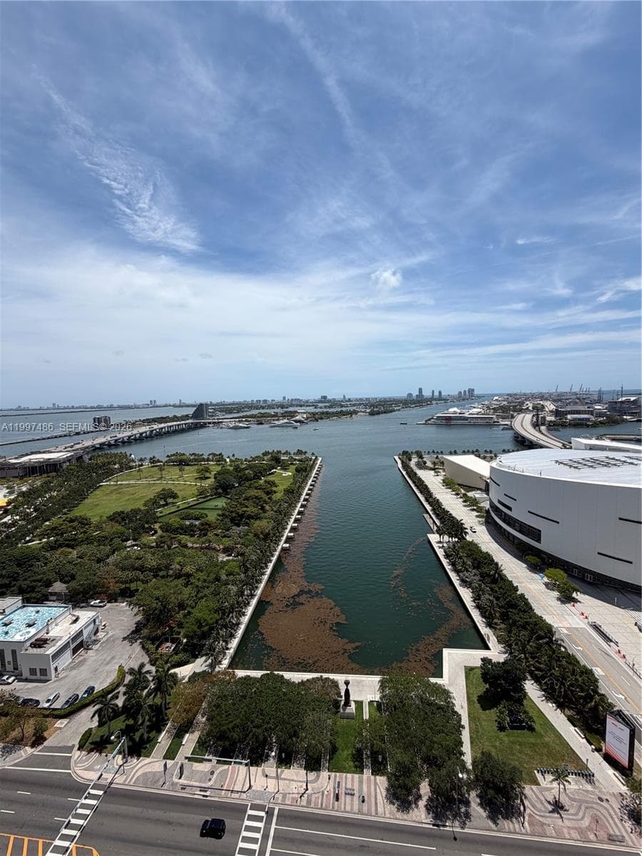 888 Biscayne Blvd # 2709, Miami FL 33132 — 29