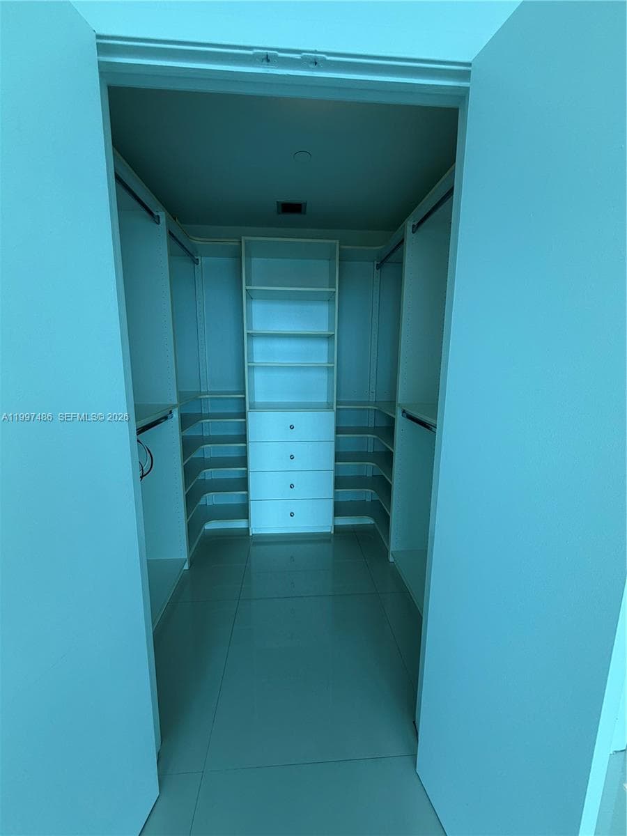 888 Biscayne Blvd # 2709, Miami FL 33132 — 8