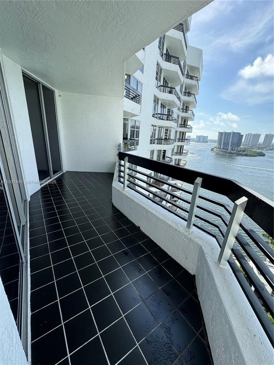 3600 MYSTIC POINTE DR # 1504, Aventura FL 33180 — 14