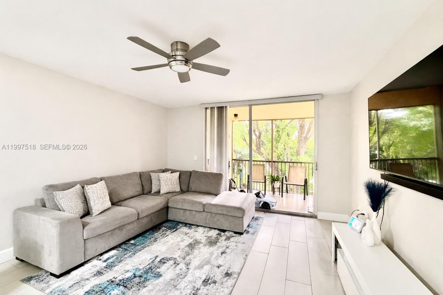 8323 Lake Dr # 402, Doral FL 33166 — 2