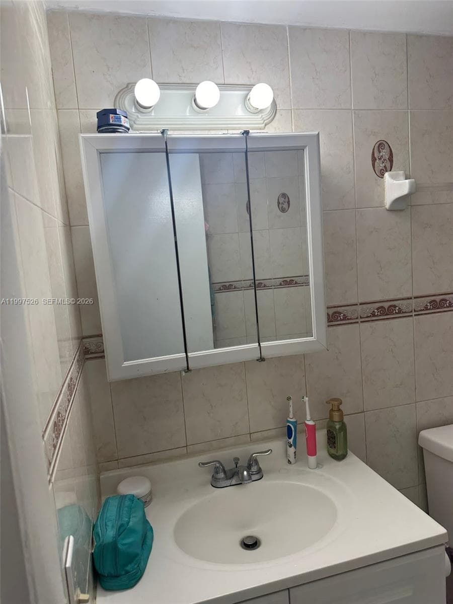 1725 W 60th St # F316, Hialeah FL 33012 — 14