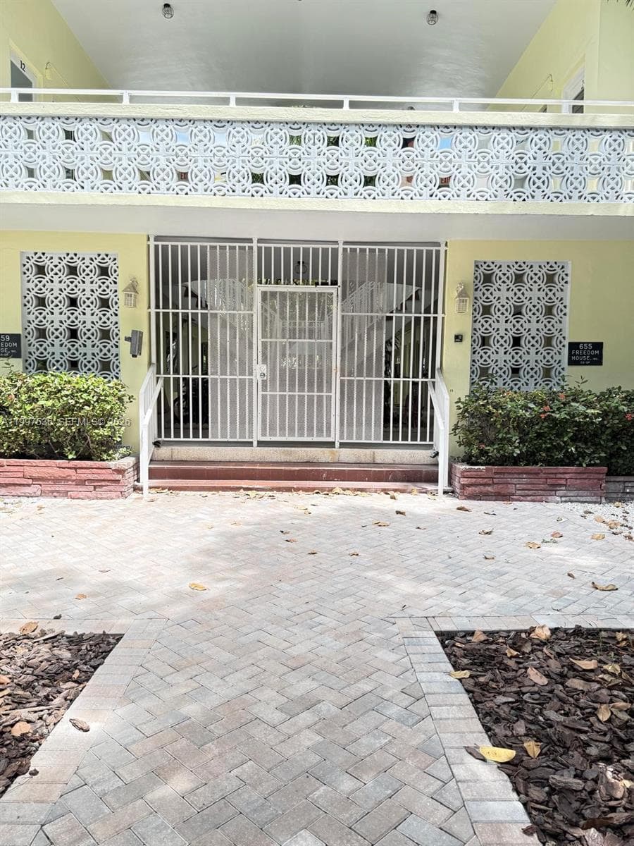655 Meridian Ave # 2, Miami Beach FL 33139 — 1