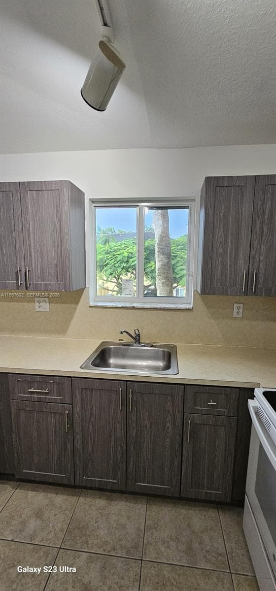 935 NE 33rd Ter # 204, Homestead FL 33033 — 24