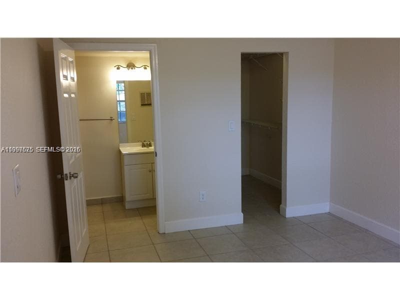 438 NE 210th Cir Ter # 4B, Miami FL 33179 — 4