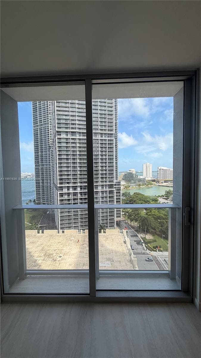 77 SE 5 # 1915, Miami FL 33131 — 27