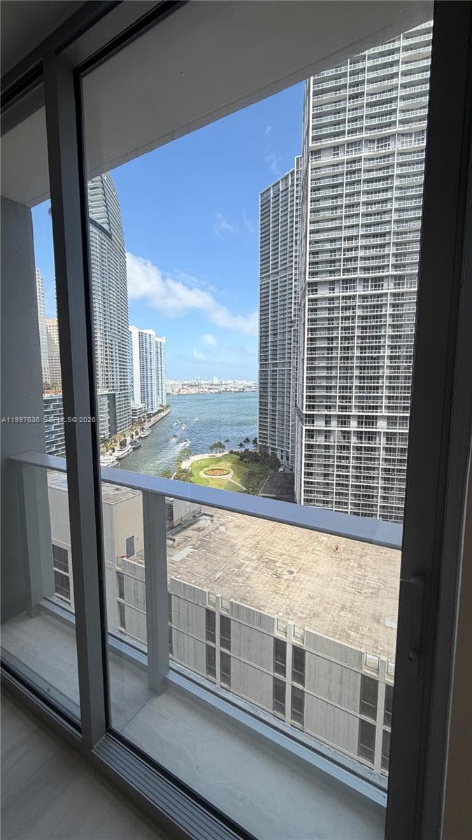 77 SE 5 # 1915, Miami FL 33131 — 26
