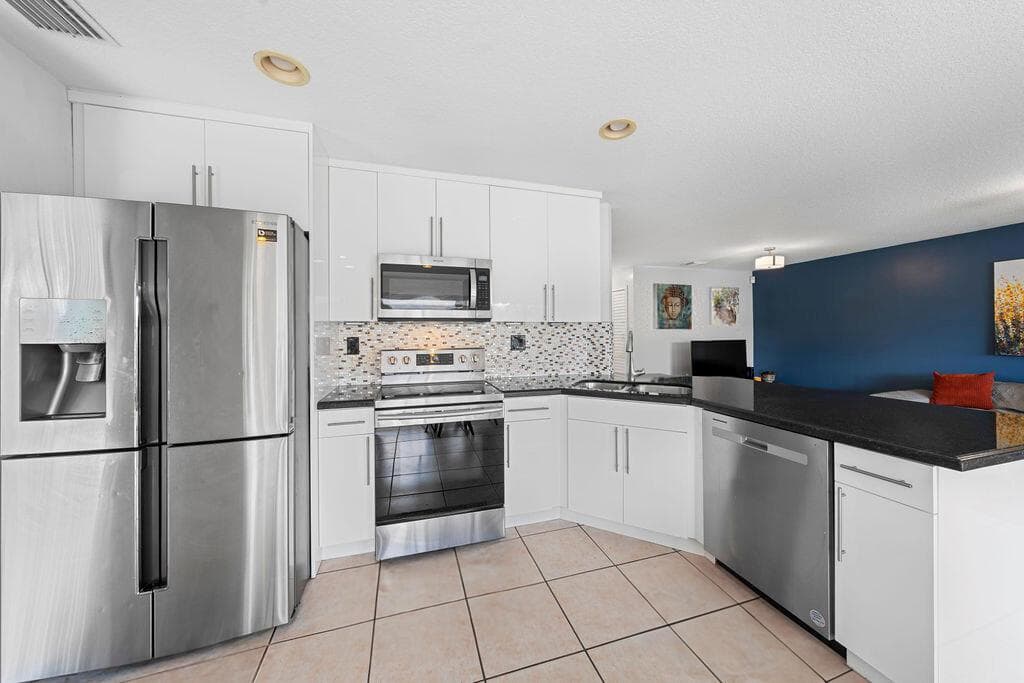 11018 NW 47th Terrace, Doral FL 33178 — 12
