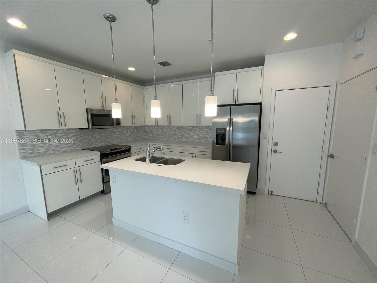 2621 NE 212th Ter # 211, Miami FL 33180 — 2